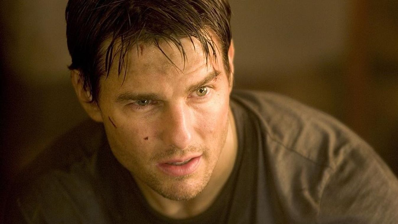 Tom Cruise hatvanévesen siklóernyőzik a Mission: Impossible forgatásán