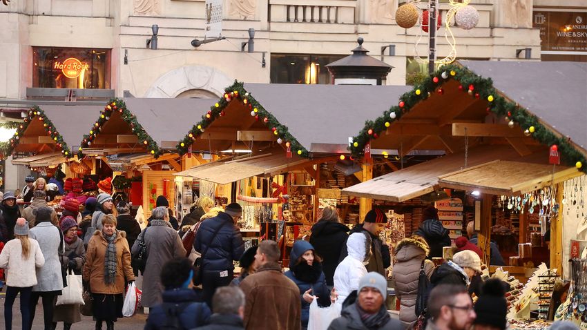 Még nem született végleges döntés a Vörösmarty téri karácsonyi vásárról