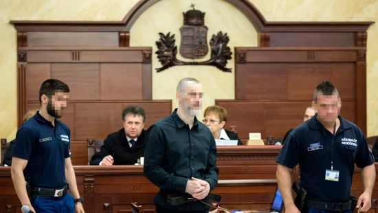 Romagyilkosságok: az ügyvédeken múlt a megfigyelés leállítása