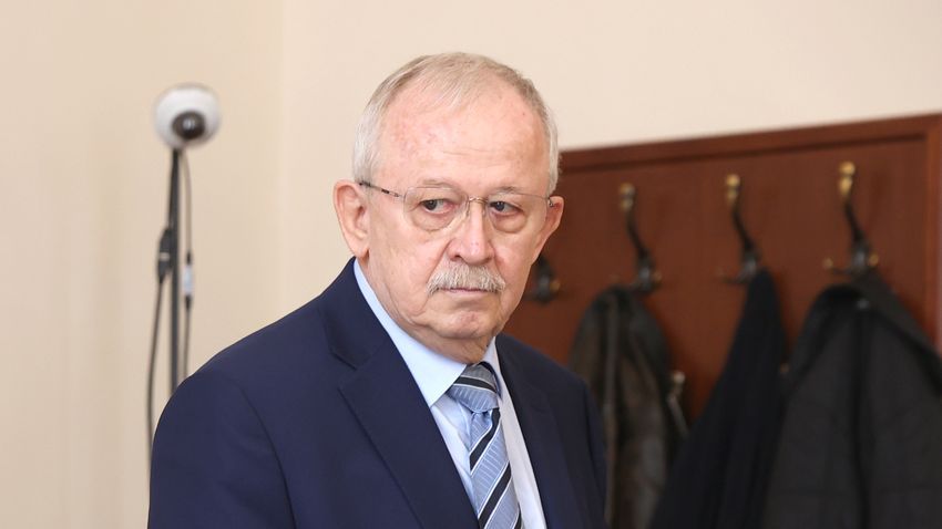 Újabb tanú állítja: Kuncze Gábor megkapta Fenyő János „fehér könyvét”