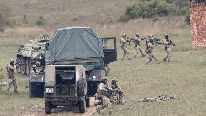 a Magyar Honvédség harc- és reagálóképességének növelése kapcsán elrendelt nagy láthatóságú különleges műveleti gyakorlat szakmai – és sajtó napSzalay-Bobrovniczky Kristóf honvédelmi miniszter Újdörögd kiképző bázis