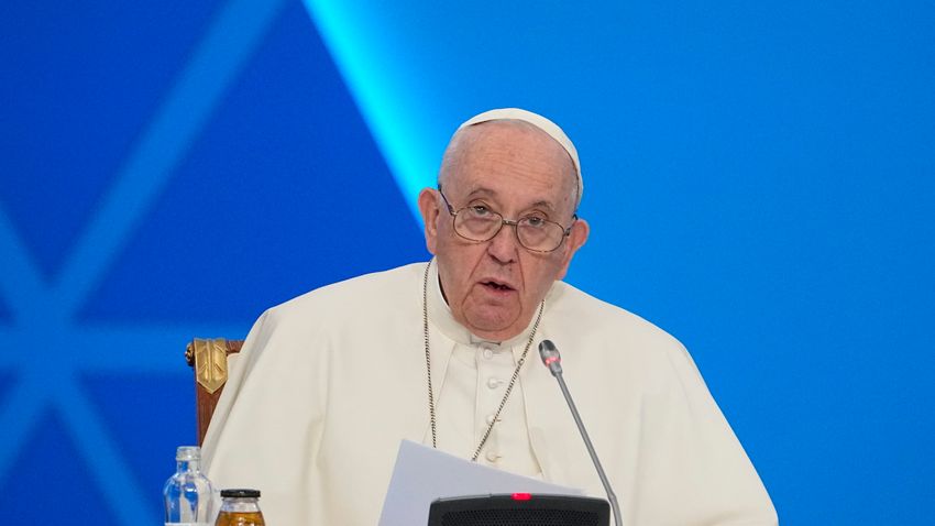 Ferenc pápa: Isten soha nem a háború felé irányít bennünket