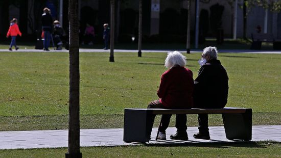 Négy és fél százalékos nyugdíjemelés jön novemberben