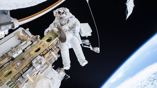 Hat hónap után visszatértek a Földre a Nemzetközi Űrállomás űrhajósai