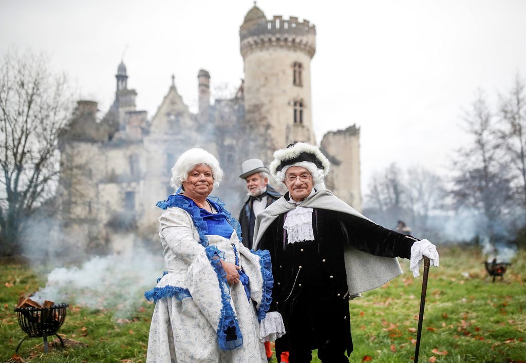 French "fairytale" Chateau with 25.000 owners celebrates Christmas