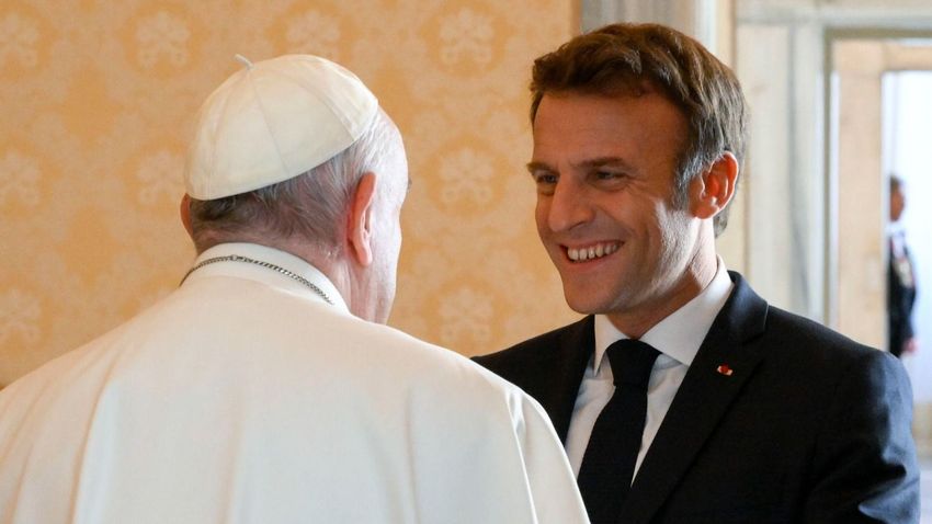 Macron elnök is egyetért a pápával