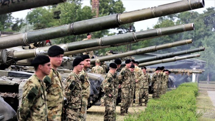 Az első 4 Leopard átadása Tatán