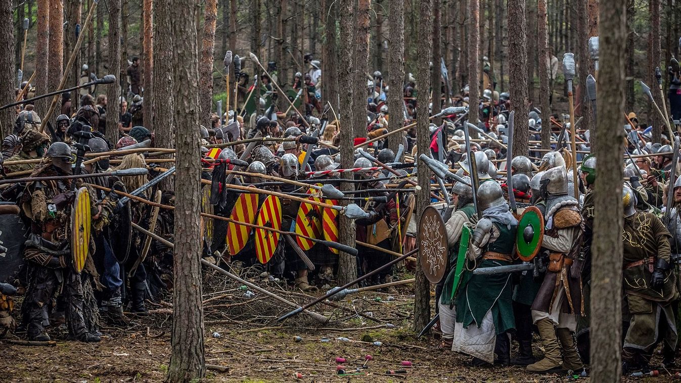 'The Hobbit' Fans re-enact 'Battle of Five Armies'