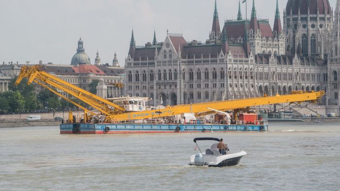 Dunai hajóbaleset - A Clark Ádám hajódaru a Margit hídnál