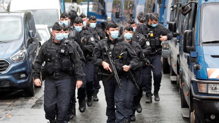 Police operation ongoing near the former offices of Charlie Hebdo, in Paris