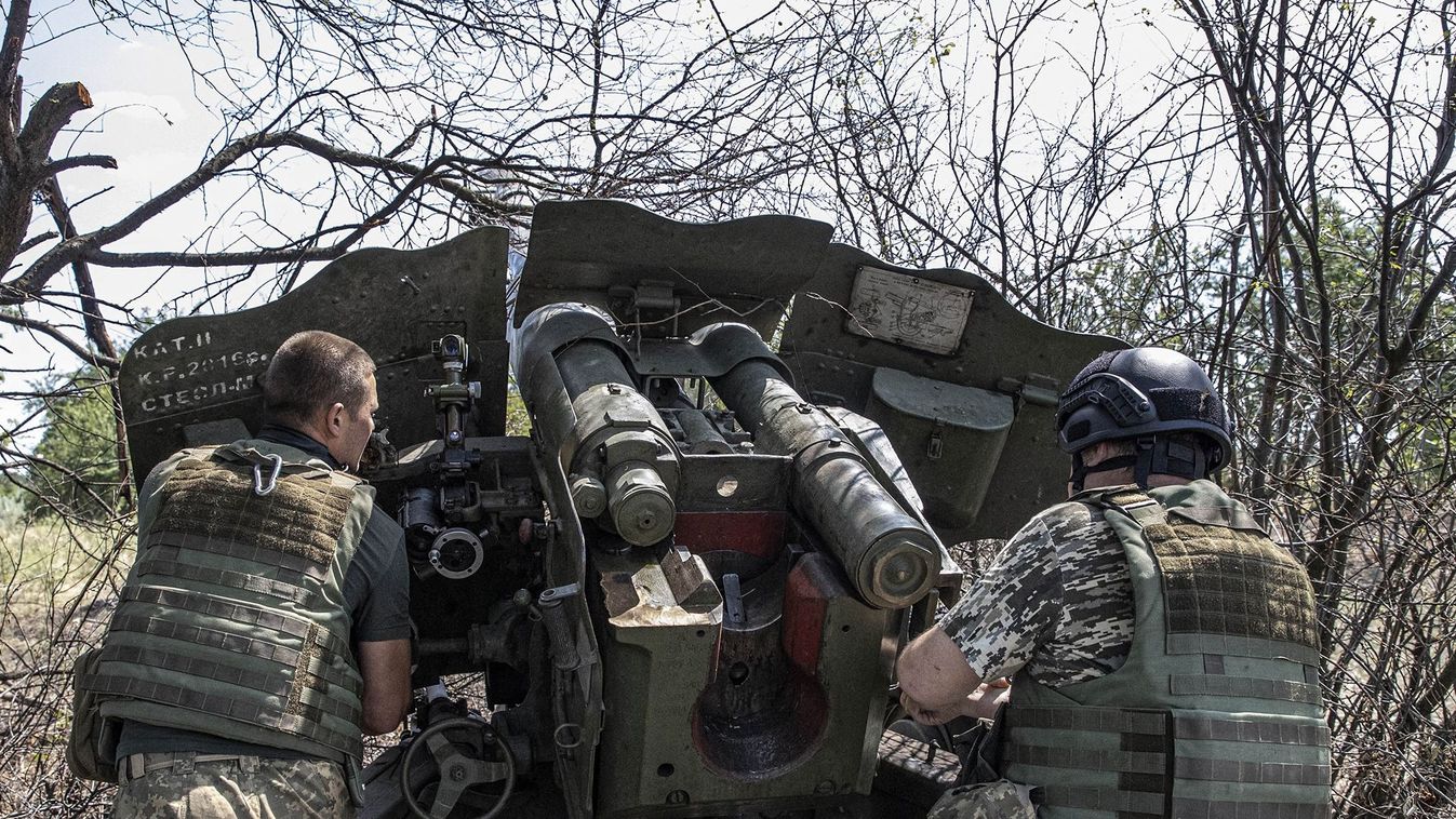 Activities of Ukrainian artillery batteries at the frontline in Kherson
