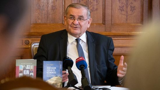 Petőfitől a Kun képes lexikonig