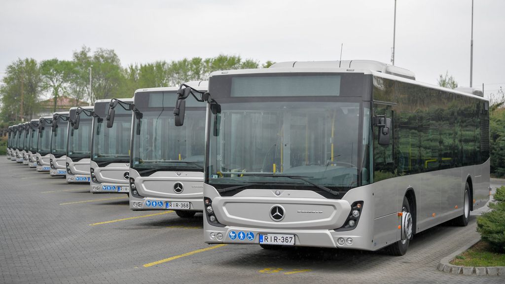 Mercedes autóbuszokat adott át az Inter Traction Electrics Kft