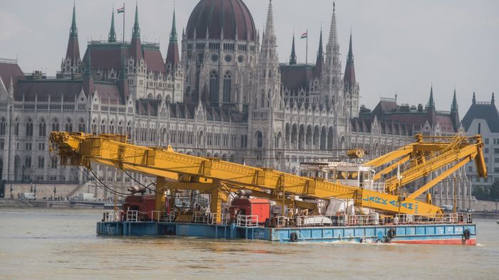 Dunai hajóbaleset - A Clark Ádám hajódaru a Margit hídnál