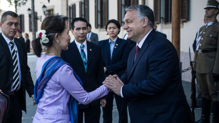 ORBÁN Viktor; AUNG SZAN SZÚ KJI