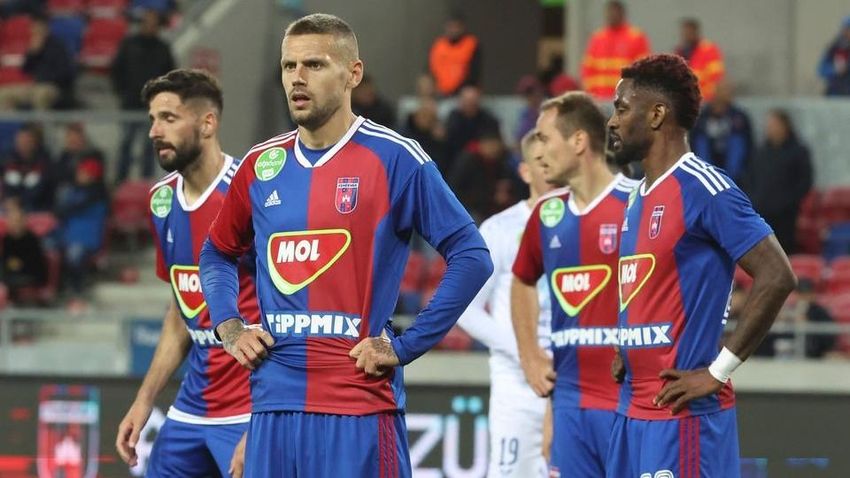 BUDAPEST, HUNGARY - APRIL 2: Szabolcs Schon of MOL Fehervar FC