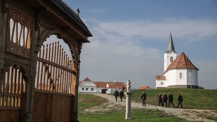 Az Erdély épületegyüttes központi szakrális épületének unitárius templomot választott a Skanzen