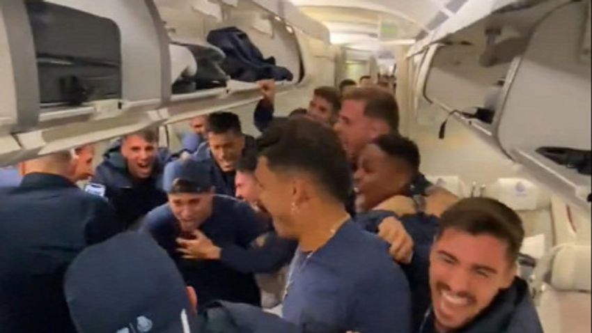 A Porto futballistái a repülőn csaptak őrületes ünneplésbe + videó