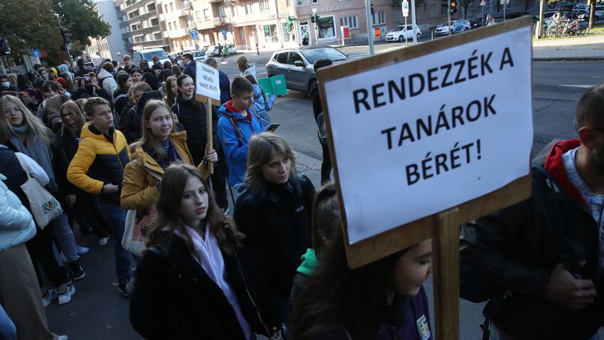 Országos szakmai tanácskozást szervez a Magyar Katolikus Püspöki Konferencia a tanárok ügyében