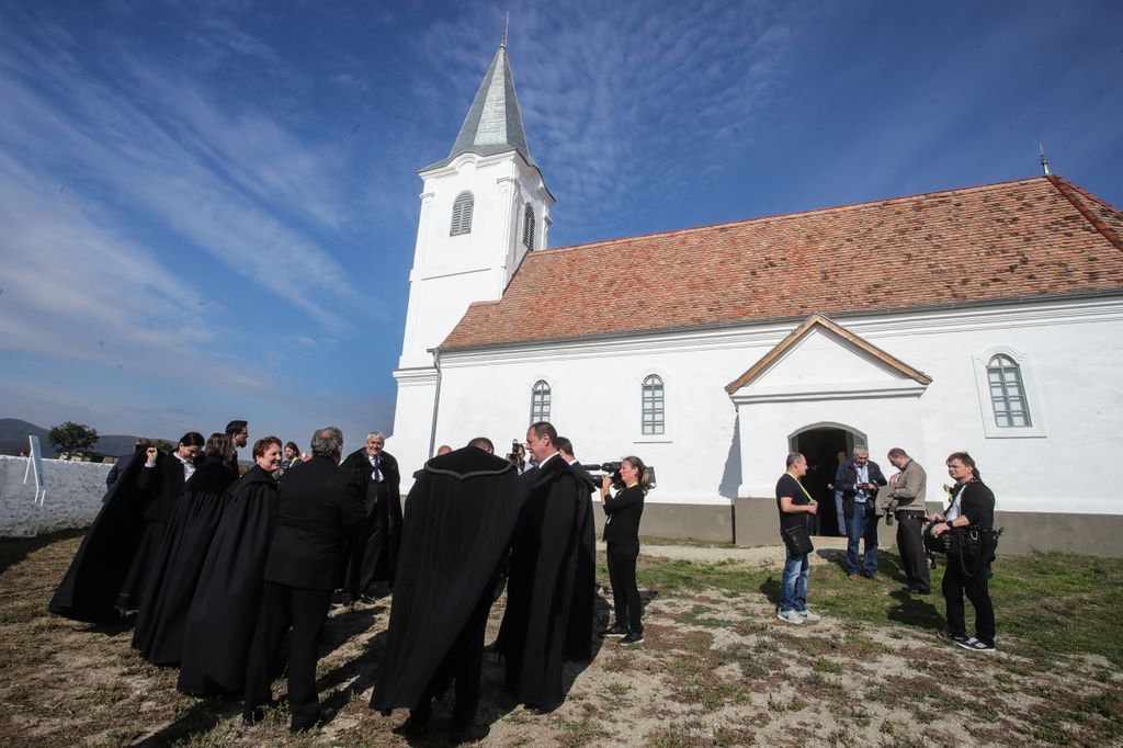A Magyar Unitárius Egyház elöljárói, lelkészei és szolgálatvégzői a bevonulás előtti pillanatokban