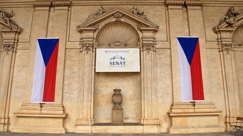 Megőrízte szenátusi többségét a cseh kormánykoalíció