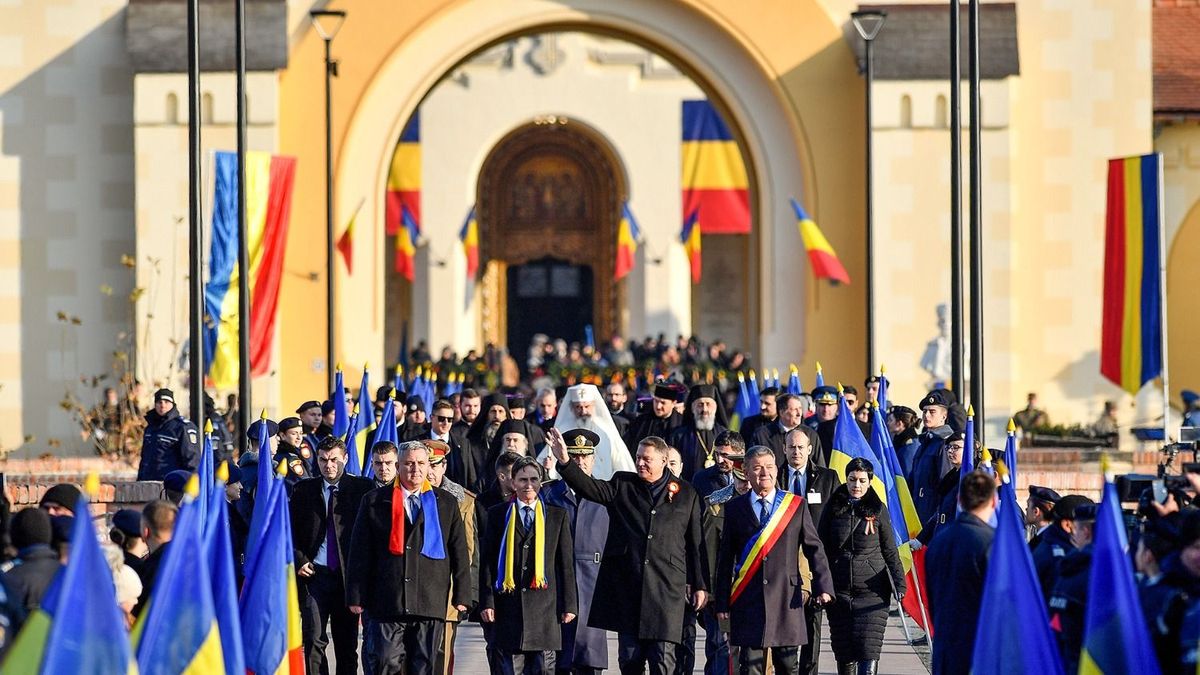 Román állami méltóságok a „nagy egyesülés” centenáriumán Gyulafehérváron, 2018. december 1. Összekapcsolt eszmék (Fotó: MTI/Czeglédi Zsolt) 