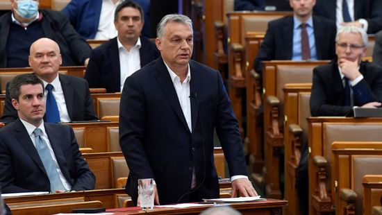 Orbán Viktor: A kormány kitart a rezsicsökkentés mellett