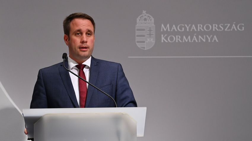 Dömötör Csaba: Németországban ünnepli a baloldal az új akkumulátorgyárat