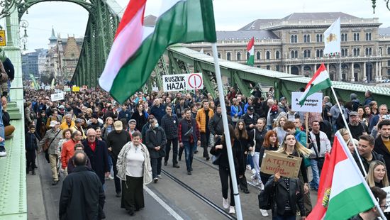 El kell utasítani a külföldi befolyást a magyar politikai életben