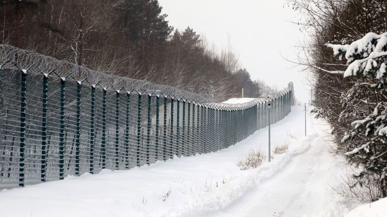 Borítókép: 2022. január 21-én készült fotó a litván–belarusz határkerítésről (Fotó: Petras Malukas/AFP)