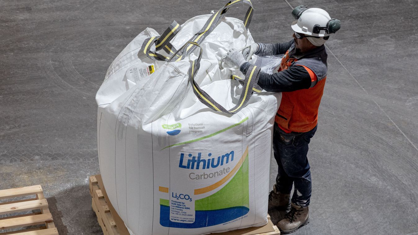 Chile extracts lithium from Atacama desert