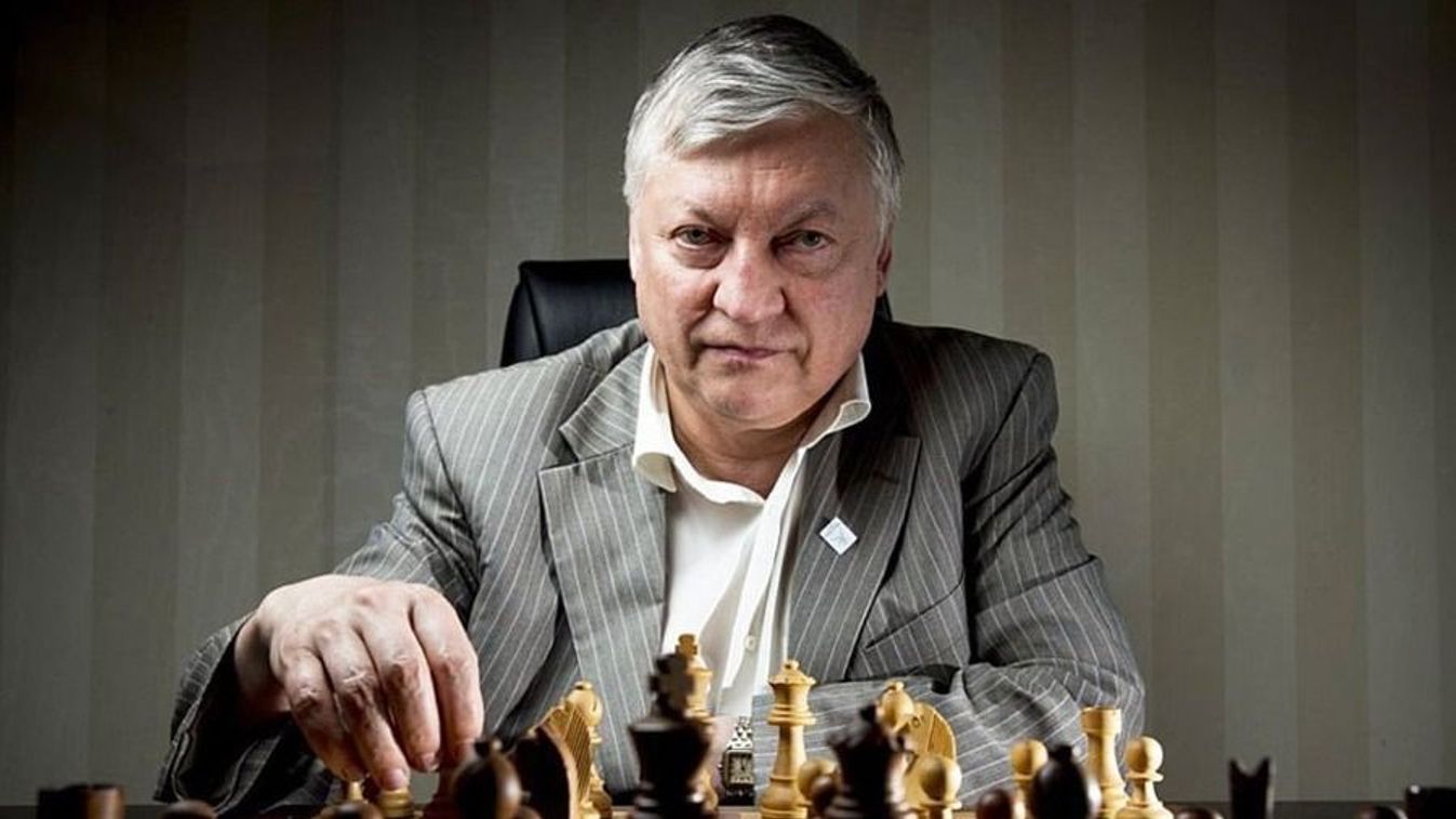 Anatolij Karpov orosz sakk nagymester, az orosz alsóház képviselője.
(Forrás: Ukraine War Now / Twitter)

https://twitter.com/uarealitynow/status/1587095826219913216