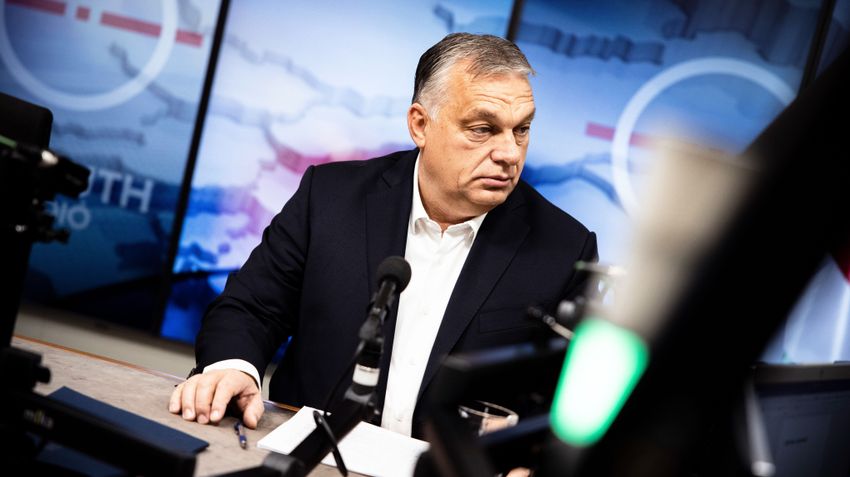 Diplomáciai botrányt kavartak Orbán Viktor sálja miatt