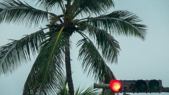 Szükségállapot Floridában egy közelgő trópusi vihar miatt
