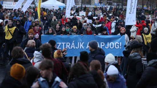 A Kossuth téren tüntettek a pedagógusokért