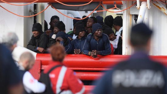 Lapozó: Olaszország többé nem nyitja meg kikötőit a civil hajók előtt