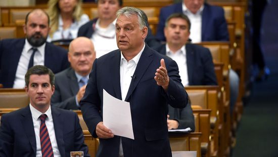 Orbán Viktor: A postát mindenképpen át kell alakítani