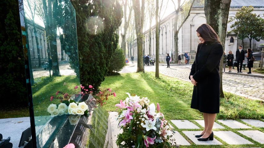 Magyar áldozatok előtt rótta le kegyeletét Novák Katalin Párizsban
