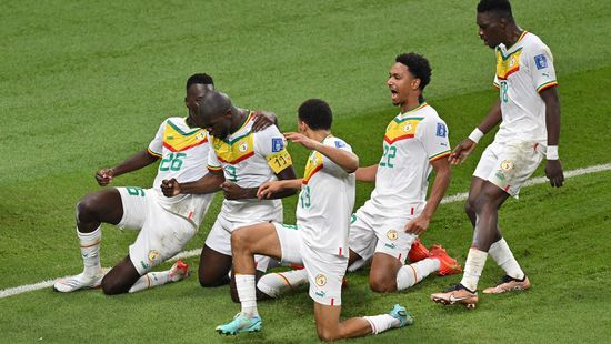 Gyors ütésváltás után Szenegál követi Hollandiát a nyolcaddöntőbe