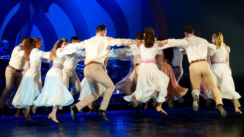 A Duna menti népek táncaiból merít a Duna Művészegyüttes legújabb előadása