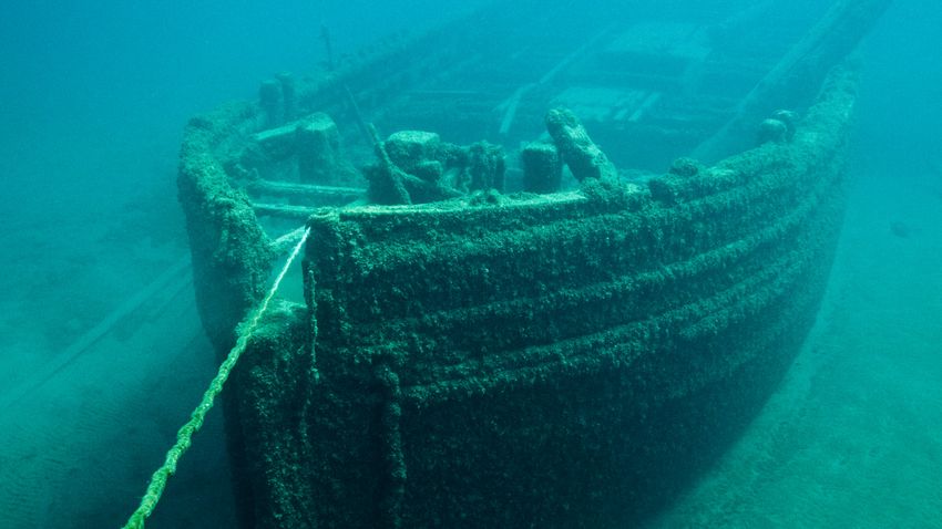 Kétezer éves hajó került elő mindössze két méter mély vízből