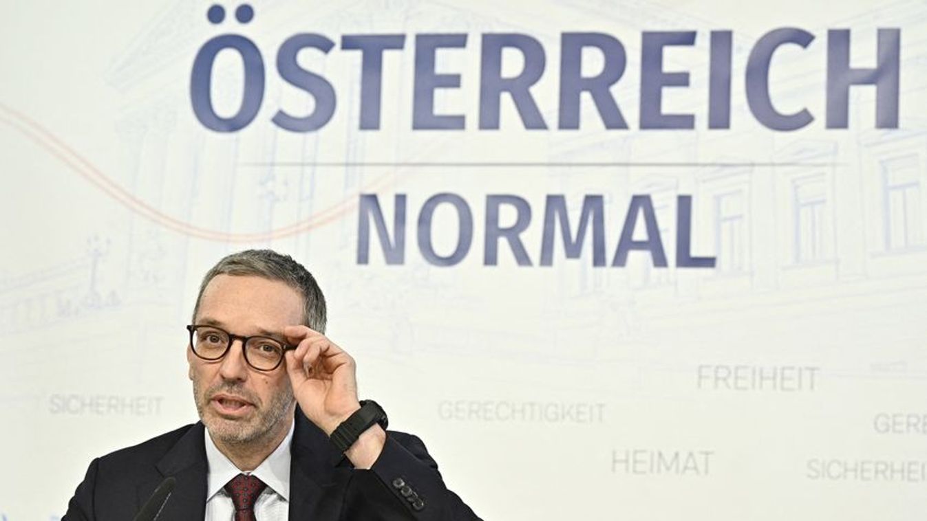 Borítókép: Herbert Kickl, az FPÖ vezetője 2021. október 8-án. (Fotó: Europress/AFP)