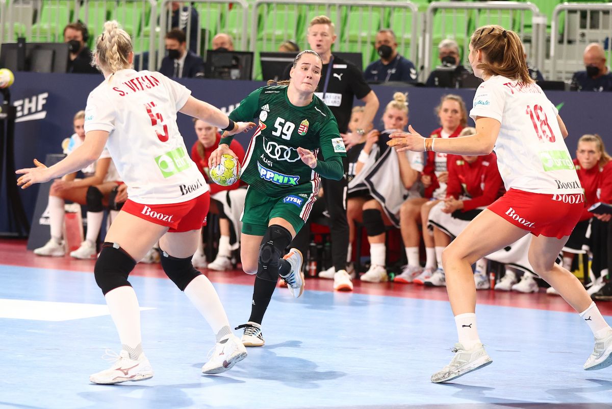 Kuczora Csenge a 2022-es női kézilabda Európa_bajnokságon Dánia ellen