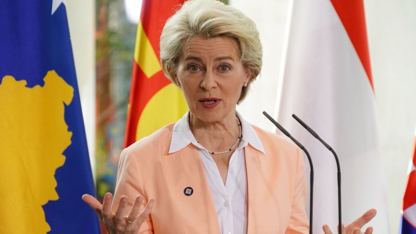 Ursula von der Leyen, az Európai Bizottság elnöke a nyugat-balkáni országok és az Európai Unió vezetőinek találkozóján tartott sajtóértekezleten a berlini kancellári hivatalban 2022. november 3-án.
