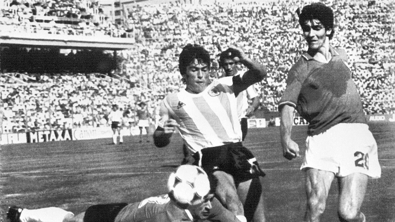 WORLD CUP-1982-ITA-ARG
Paolo Rossi