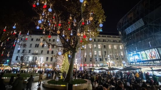 Betlehemek, karácsonyfák és karácsonyi vásárok színes forgataga várja az érdeklődőket