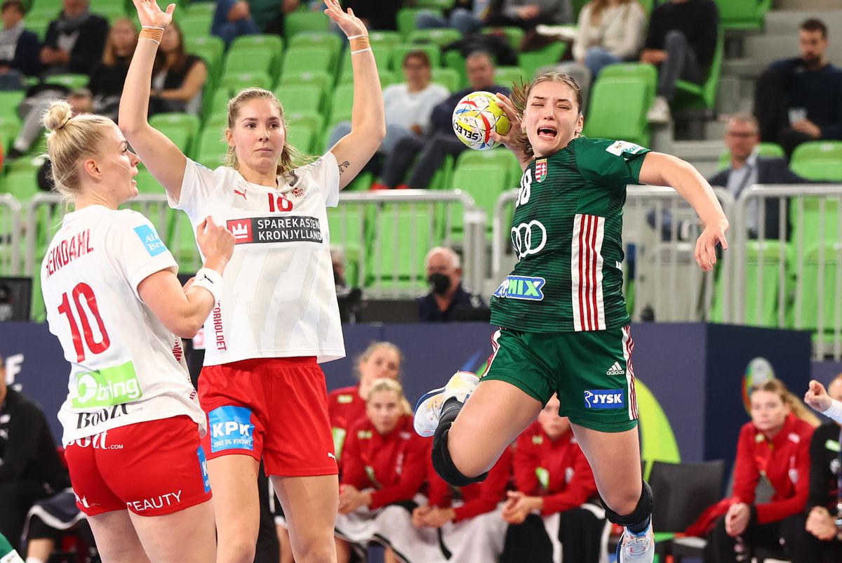 Vámos Petra a 2022-es női kézilabda Európa_bajnokságon Dánia ellen
