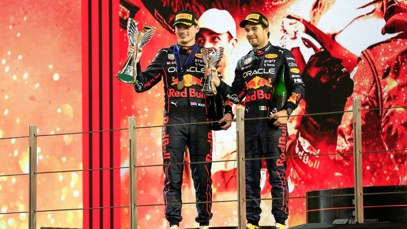 F1 Abu Dabi Grand Prix 2022 Max Verstappen (balra) és Sergio Pérez