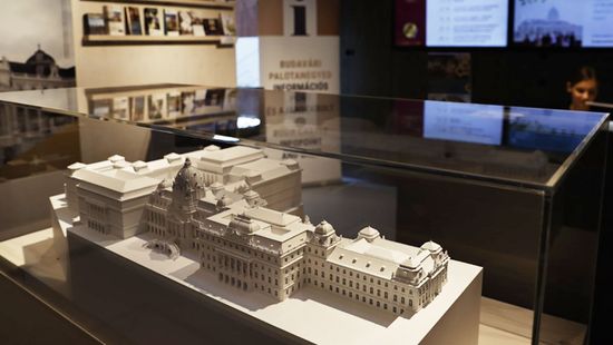 Megkezdődött a palota főbejáratának rekonstrukciója