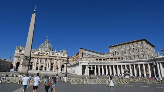 Több tízezer embert várnak a Vatikánba a temetési szertartásra
